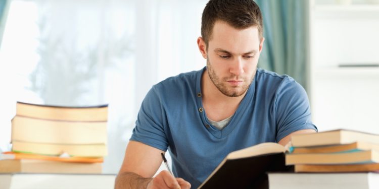 Как написать курсовую работу: где найти помощь и почему стоит обратиться к сервису Феникс