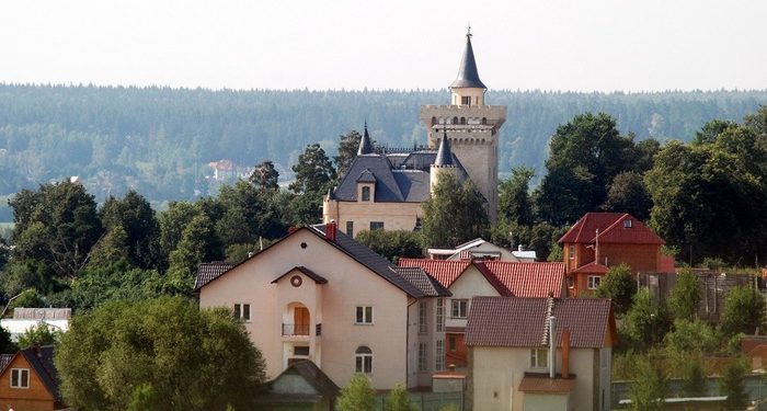 «Замок пока нельзя продать»