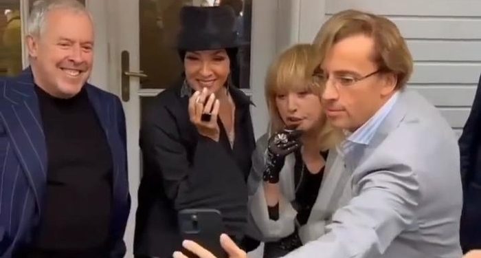 Лайма Вайкуле подставила друзей