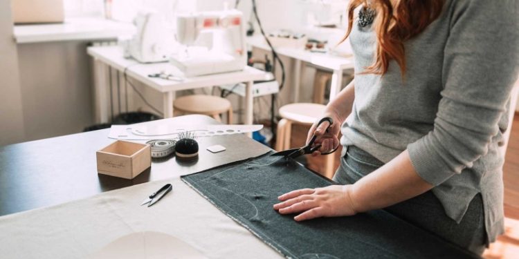 Как научиться шить? Обзор курсов кройки и шитья в школе «Хочу шить»