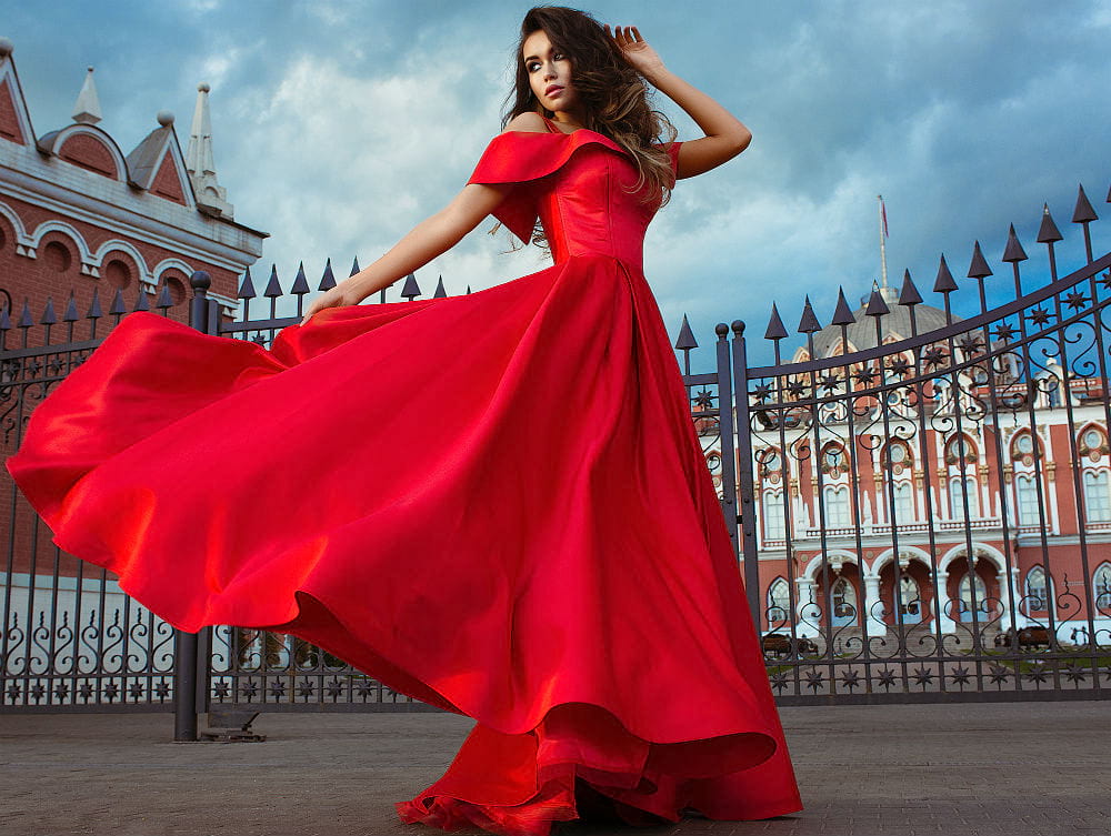 Как выбрать вечернее платье для женщины: советы и модные тренды