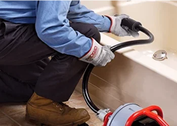 Профессиональная прочистка канализации: этапы и особенности выполнения