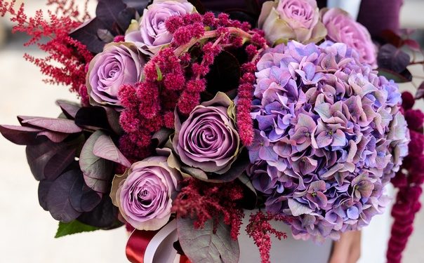 Как оригинально поздравить любимую с днем рождения? Какой букет цветов выбрать? Подарки и идеи