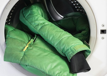 Как правильно стирать разные виды пуховиков