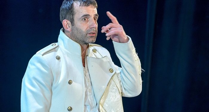 Певцов и Хаирова стали жертвами мошенников