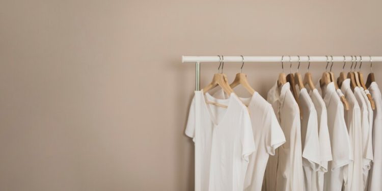 Деревянные вешалки для одежды — виды, описание, критерии выбора