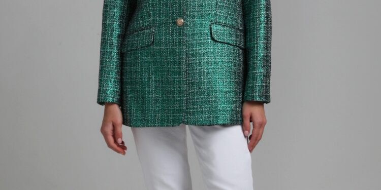 Как выбрать женский жакет и с чем его носить