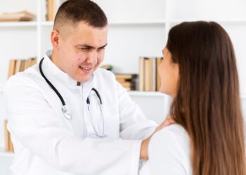 Как часто стоит проходить проверку организма и каких врачей стоит посещать?