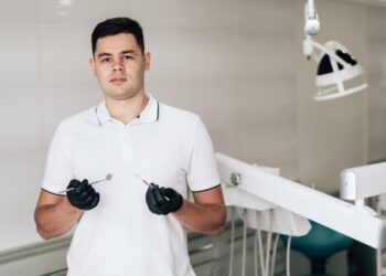 Лечение зубов: распространённые проблемы и выбор стоматолога