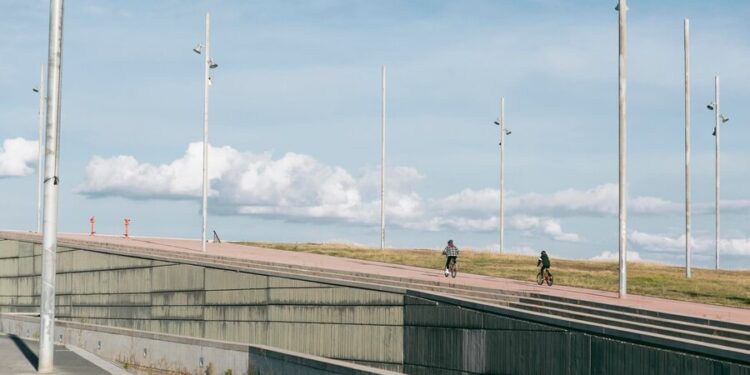 Как выбрать и где купить железобетонные изделия: стойка железобетонная цена и другие строительные материалы