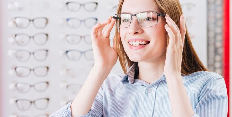 Очки и оптика оптом из Китая: преимущества, выбор поставщиков и особенности сотрудничества