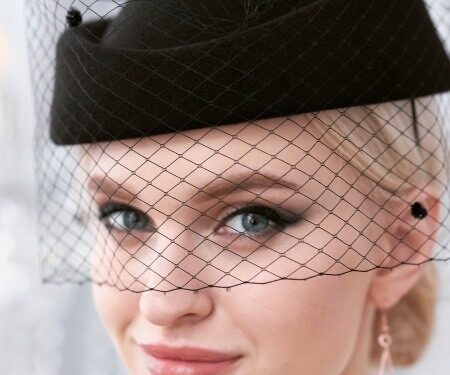 Шапки с вуалью: элегантность и утонченность в каждой детали