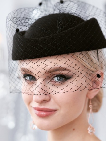 Шапки с вуалью: элегантность и утонченность в каждой детали