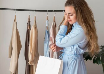 Куртки и пальто из лёгких материалов.