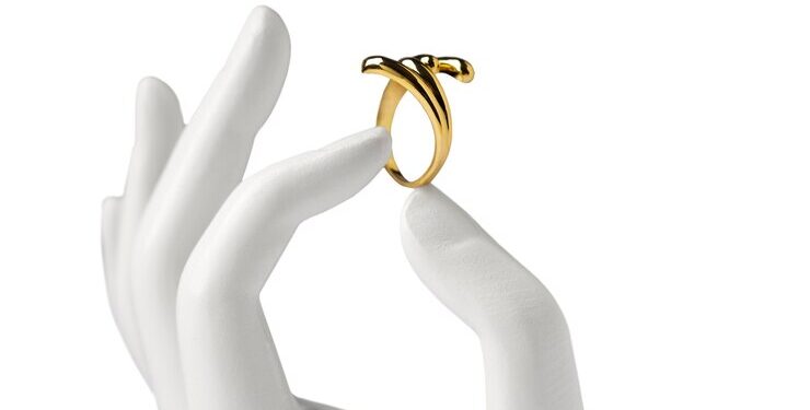 Как выбрать золотое кольцо для любимой: советы и рекомендации