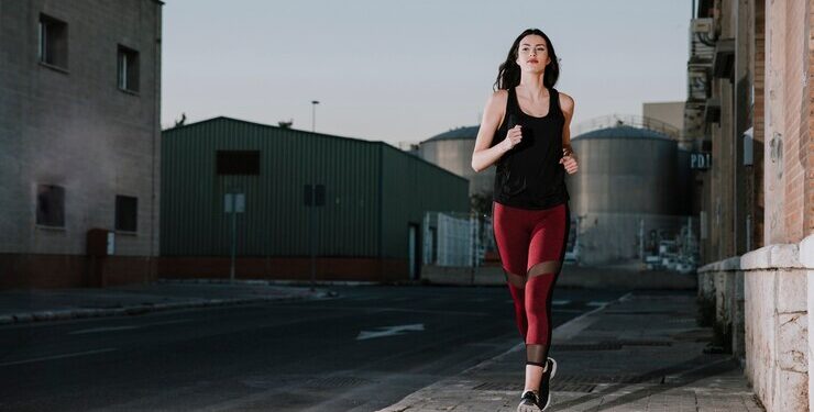 Как выбрать женскую футболку для бега: советы и рекомендации