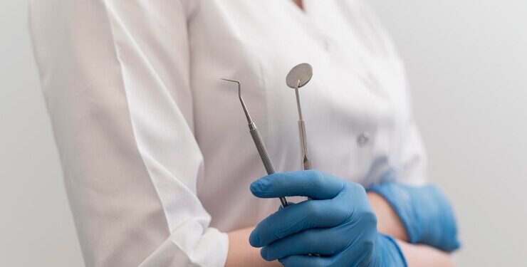 Рецессия десны: симптомы и методы лечения