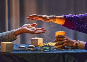 Онлайн-гадание на Таро: как выбрать специалиста для долгосрочного сотрудничества