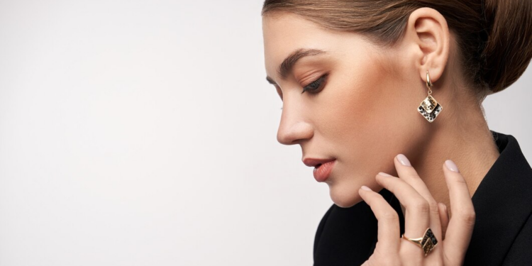 Как выбрать украшения, которые подчеркнут ваш стиль