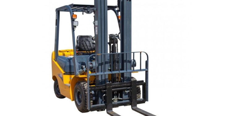 Вилочные погрузчики: незаменимые помощники в складской логистике