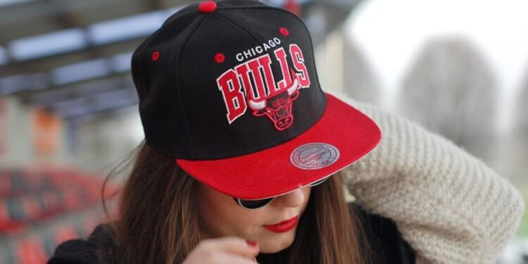 Советы по стилю: с чем носить бейсболку