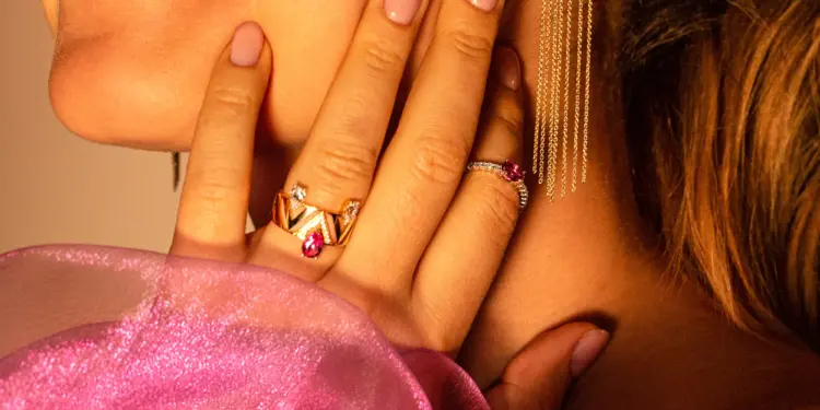 Какое украшение подарить любимой на годовщину: тонкий выбор с глубоким смыслом