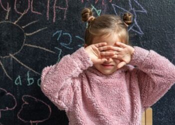 Как бороться с детскими истериками: роль развивающих и коррекционных занятий