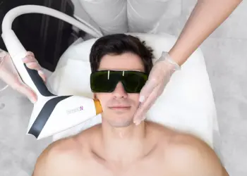 Лазерная эпиляция бороды и шеи: как избавиться от раздражения после бритья и скорректировать контур, объясняет врач EPILAS