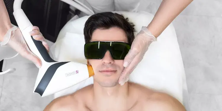 Лазерная эпиляция бороды и шеи: как избавиться от раздражения после бритья и скорректировать контур, объясняет врач EPILAS