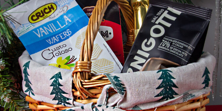 Подарочная корзина на Новый год: идеи, оформление и наполнение