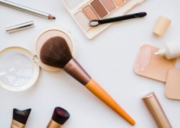 Косметика, бьюти инструменты и аксессуары для макияжа из Китая