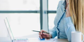 Бухгалтерский аутсорсинг: зачем нужен, кому подходит и чем лучше банковских сервисов?