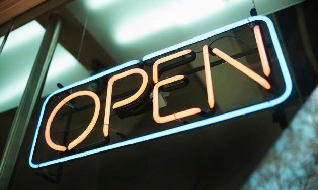 Вывески для бизнеса: виды, назначение и особенности применения